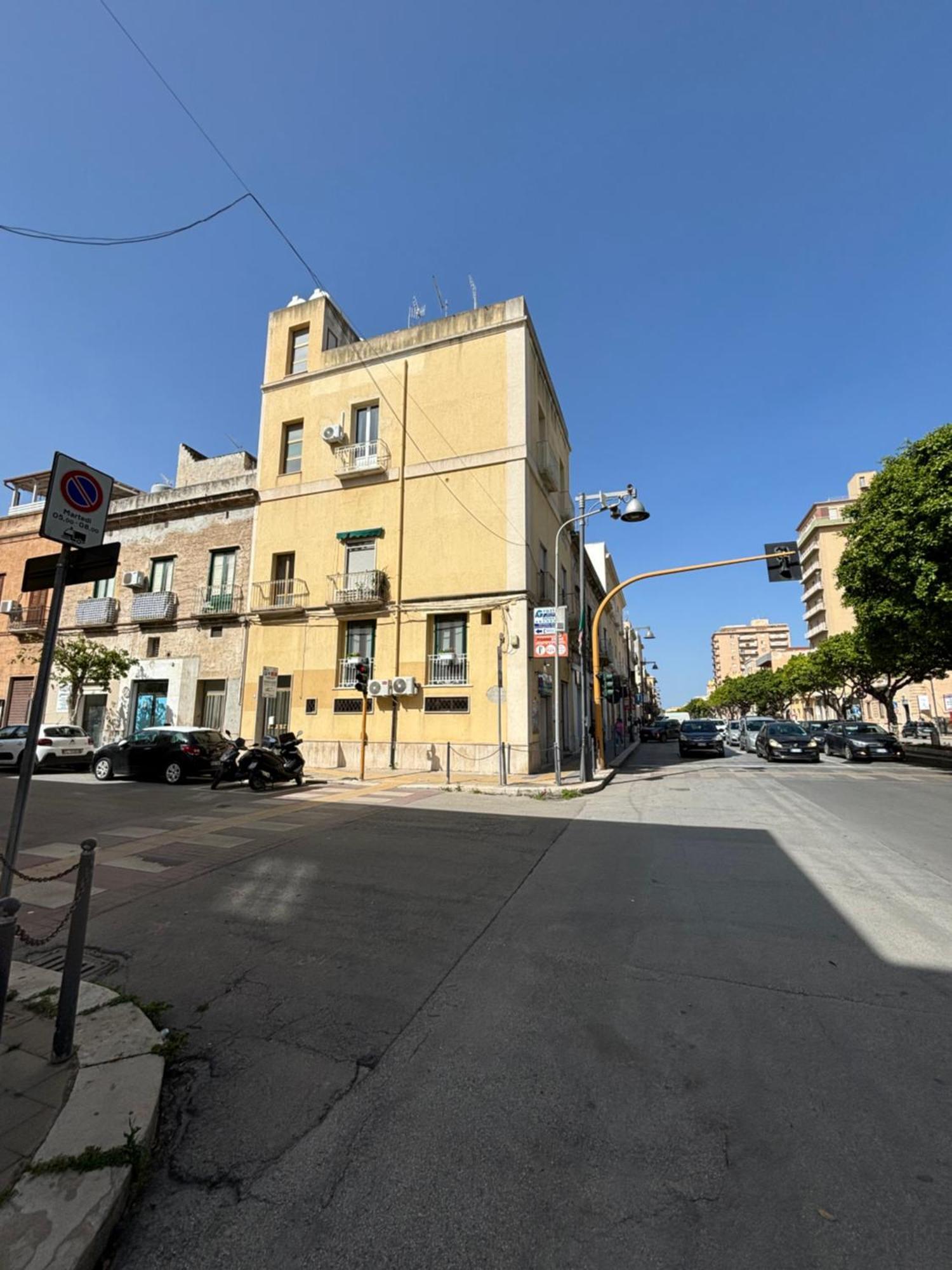 Da Nanae Apartment Trapani Bagian luar foto
